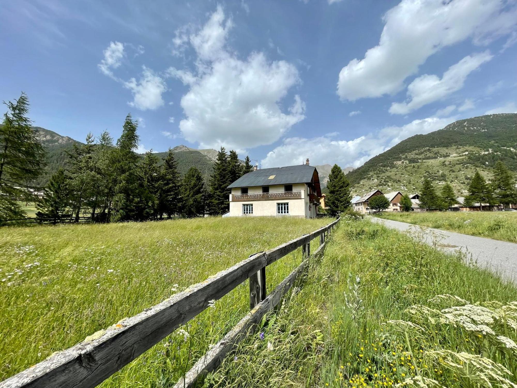 Gite Montagne 1 A 25 Places "Chalet Coste Belle" Ceillac Exterior photo