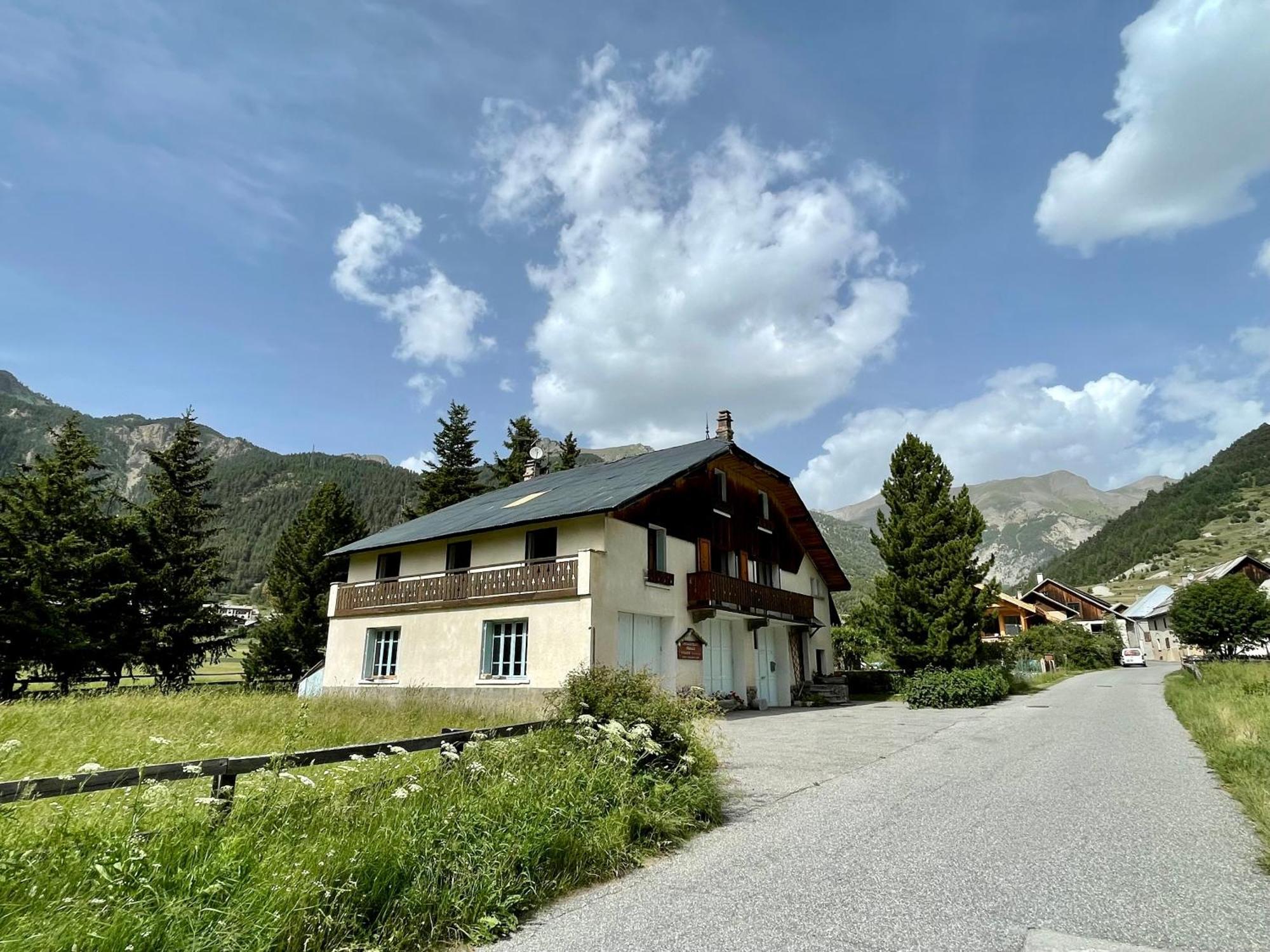 Gite Montagne 1 A 25 Places "Chalet Coste Belle" Ceillac Exterior photo